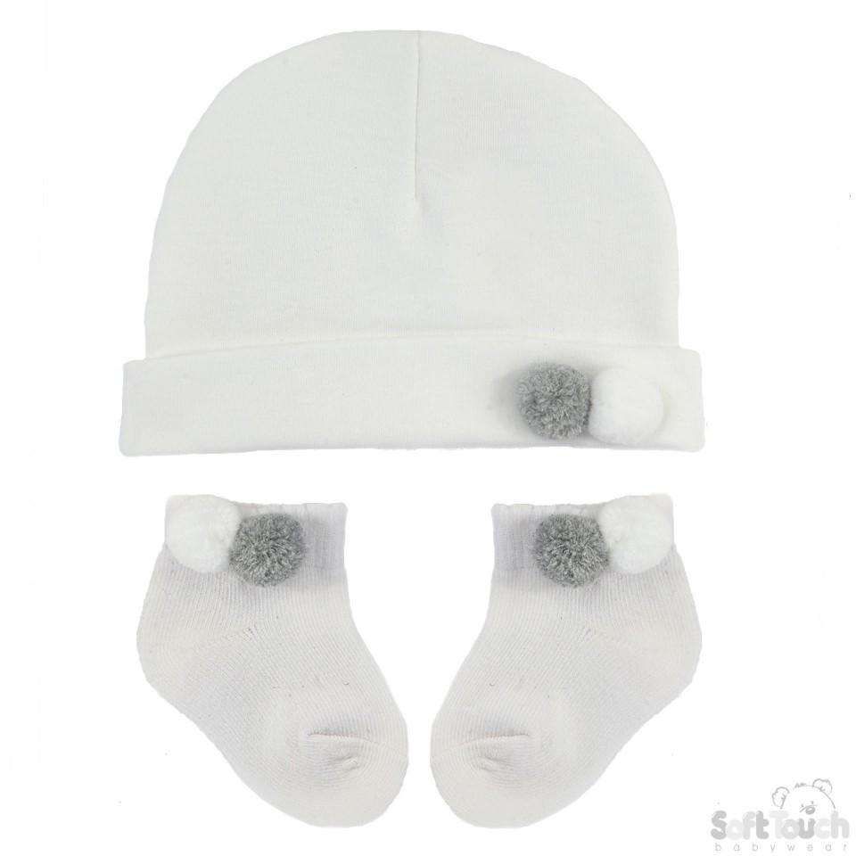 Hat & Socks Set W/2 Pom Poms HS106-W - Kidswholesale.co.uk